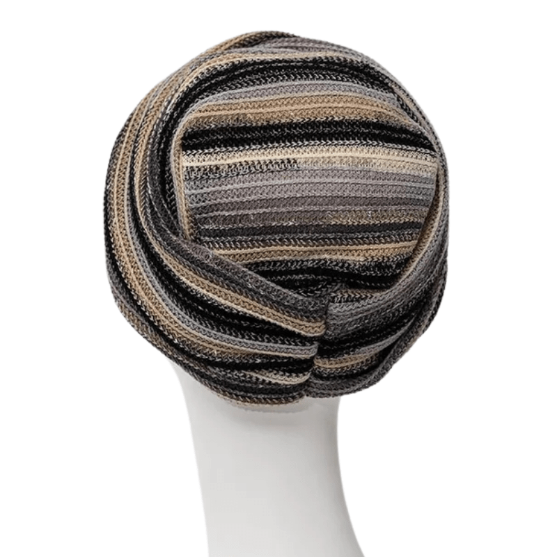 Turban Zoya motif Black Autumn Stripes avec plis volumineux sur mannequin blanc, vue arrière et légèrement du dessus