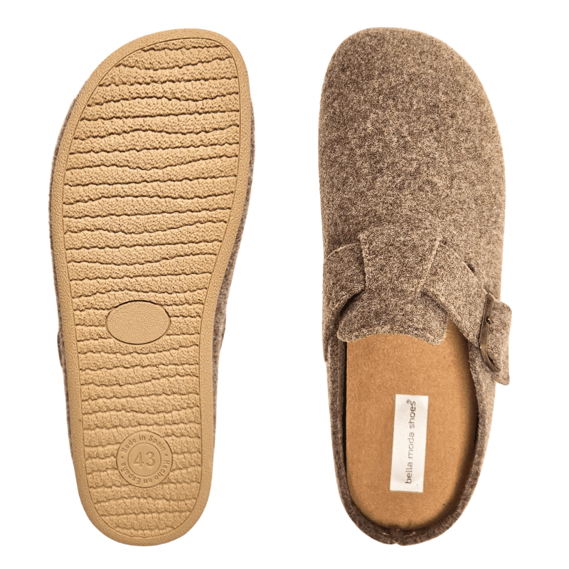 Pantoufle beige Bella Moda vue de dessus et avec la semelle extérieure antidérapante taille 43