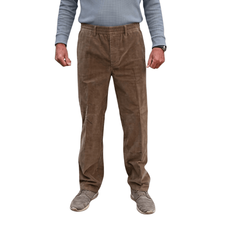 Pantalon en velours côtelé marron avec taille élastique et passants, montré de face sur une personne