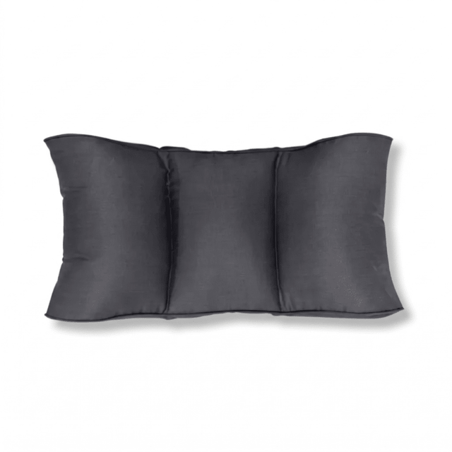 Coussin lombaire gris en fibre naturelle, vue de face, divisé en trois chambres pour un soutien uniforme