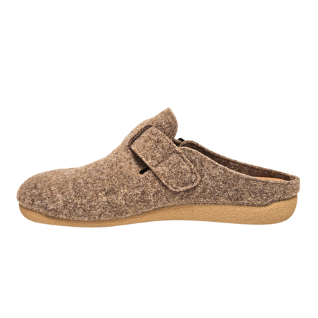 Pantoufle beige en laine Bella Moda avec boucle ouverte révélant une fermeture velcro, de côté