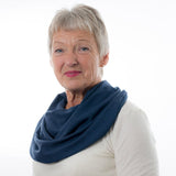 Honni tørklæde / Hagesmæk - Marineblå - Seniorshop